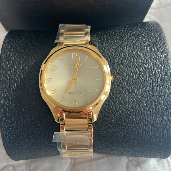 NWT Gold Citizen Watch - Picture 2 of 3